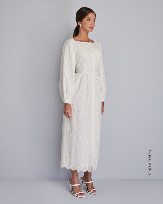 Regina in Off White
